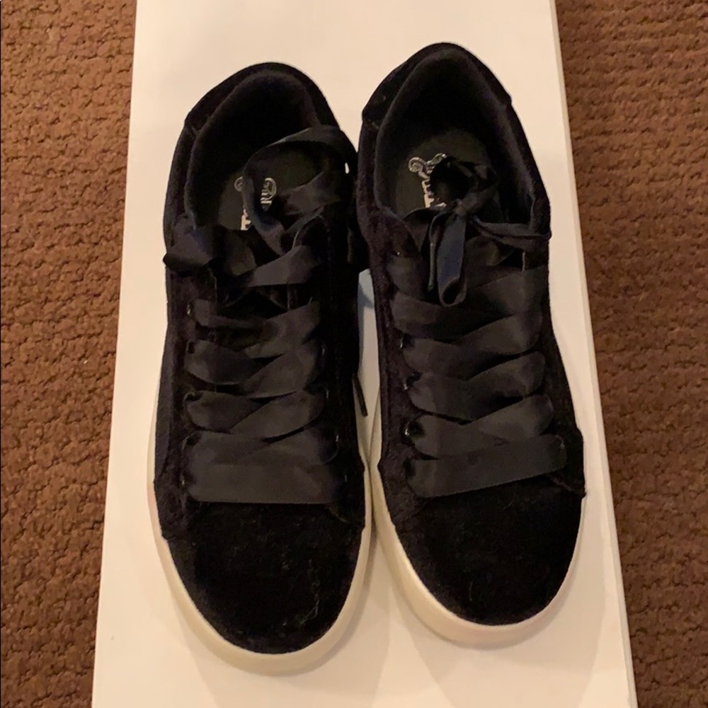 Black velvet sneakers
